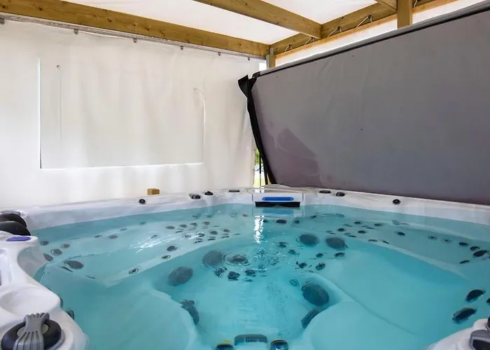 Camping Yourte Spacieuse Avec Jacuzzi Privatif A Jumieges - Api-1-52-1517