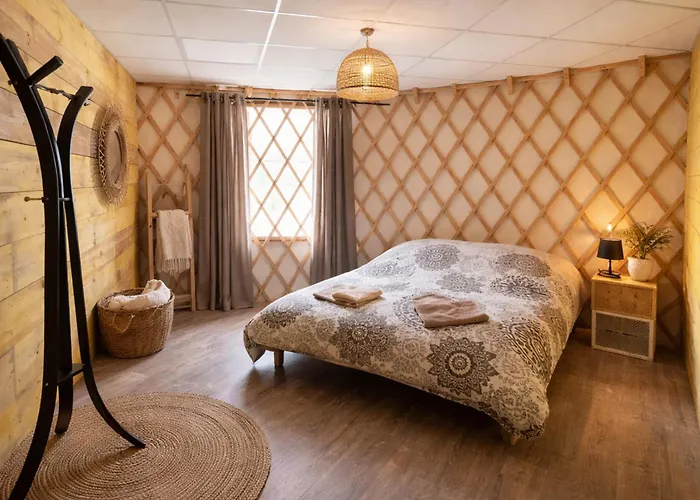 Yourte Spacieuse Avec Jacuzzi Privatif A Jumieges - Api-1-52-1517 *